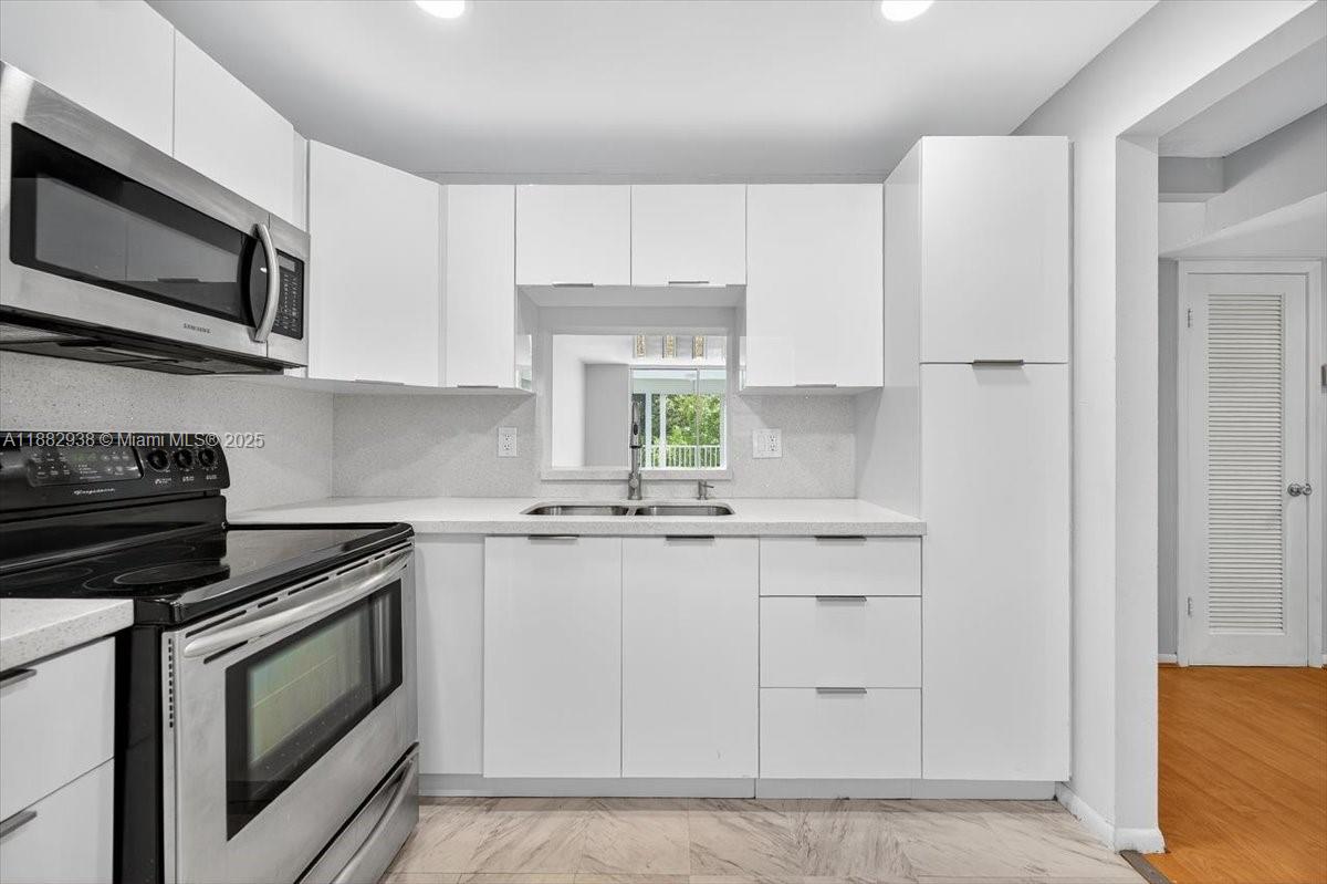 1000 NE 12th Ave # 304