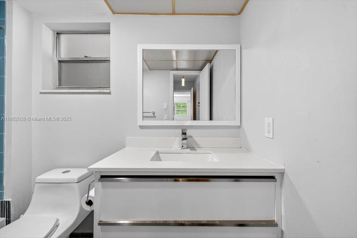 1000 NE 12th Ave # 304