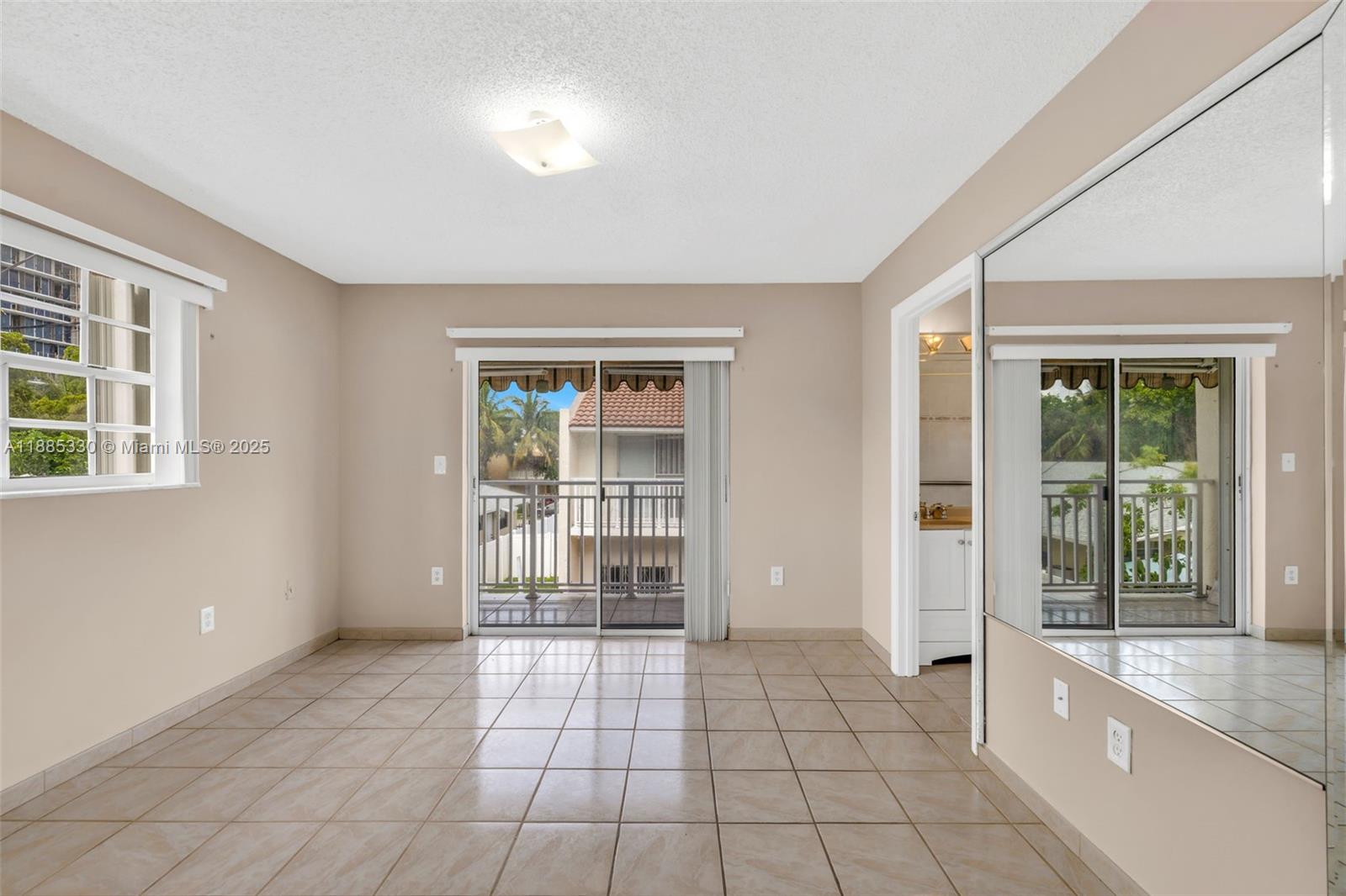 2050 NE 140th St # 1