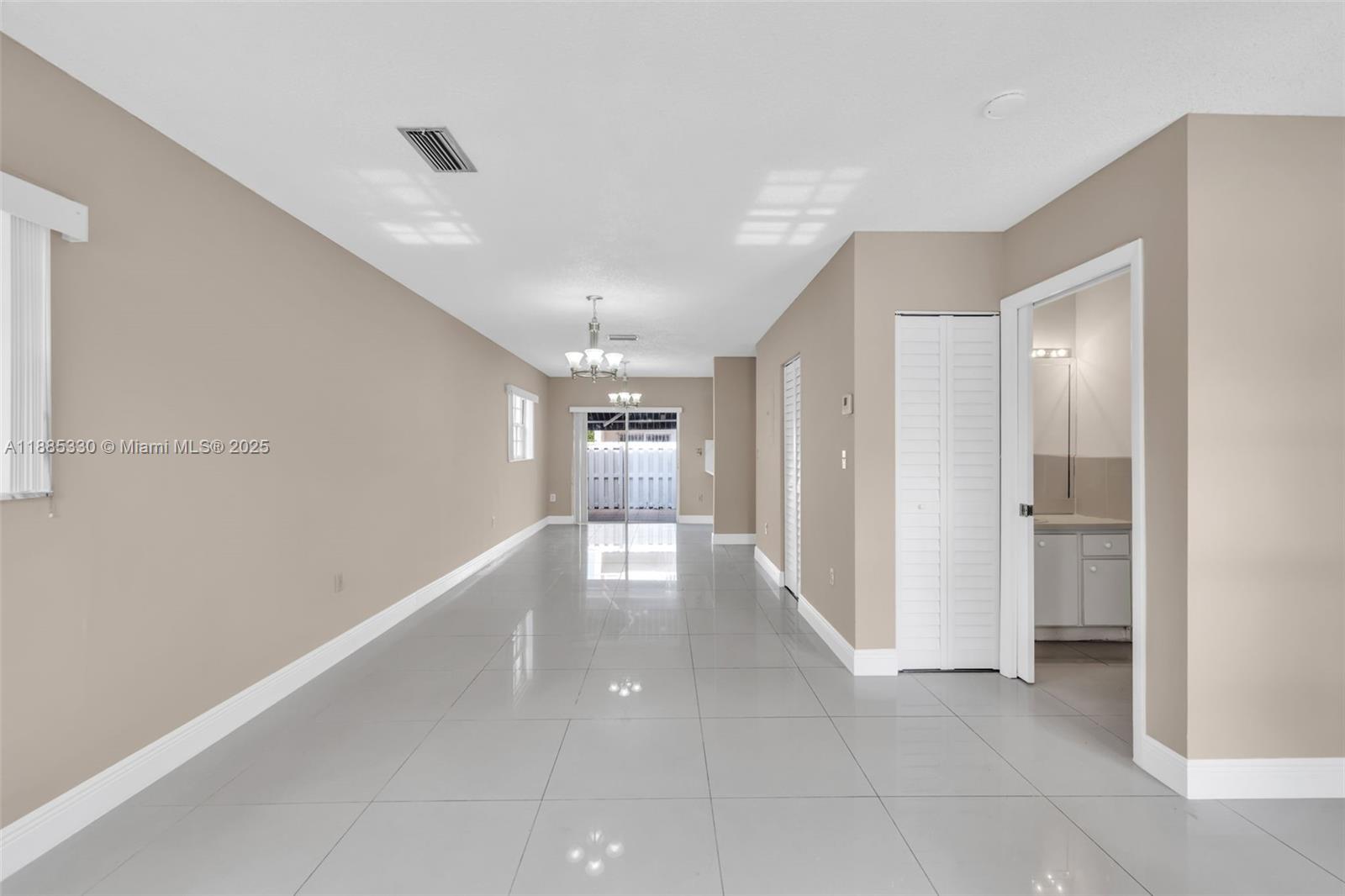 2050 NE 140th St # 1