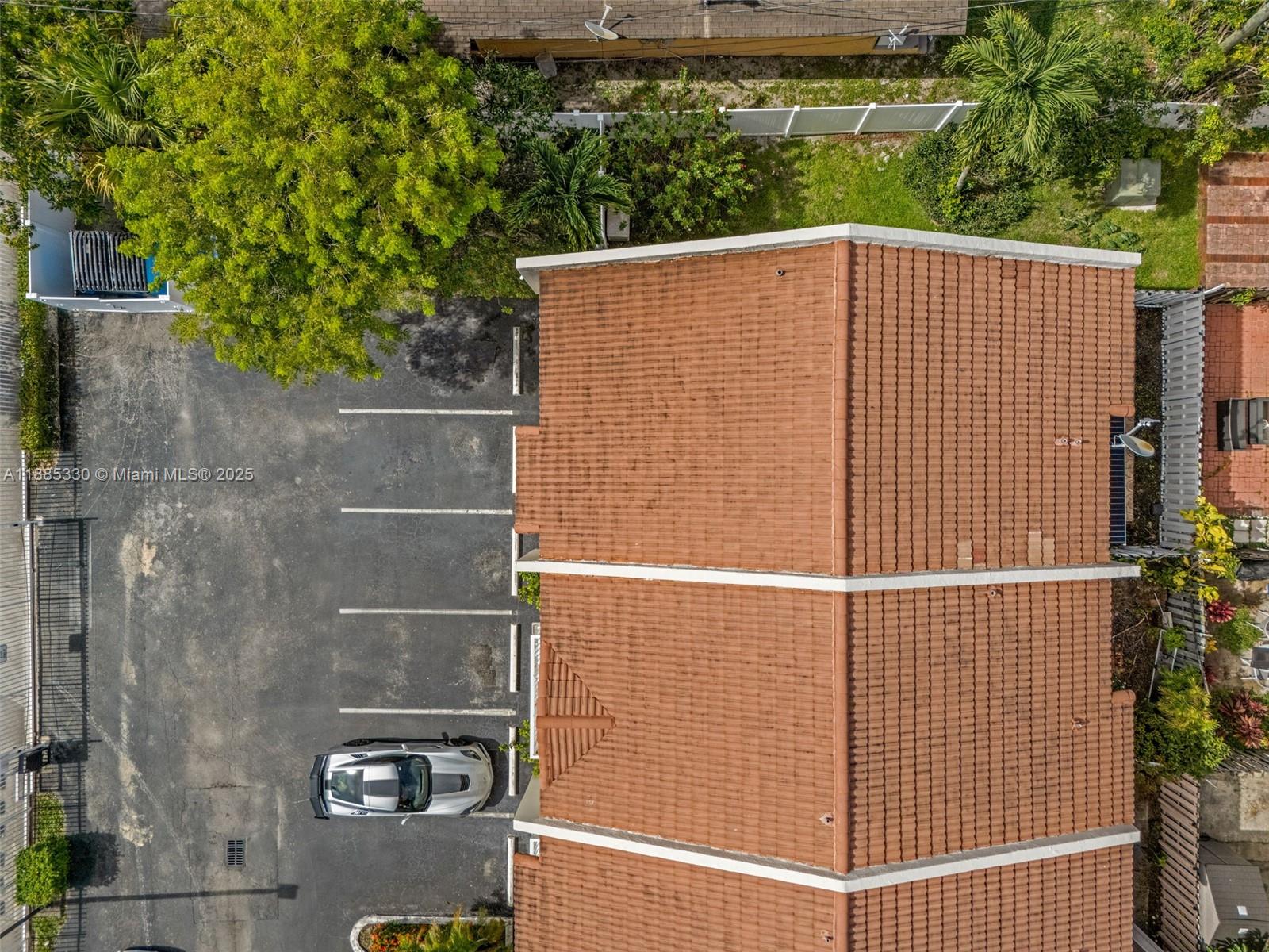 2050 NE 140th St # 1