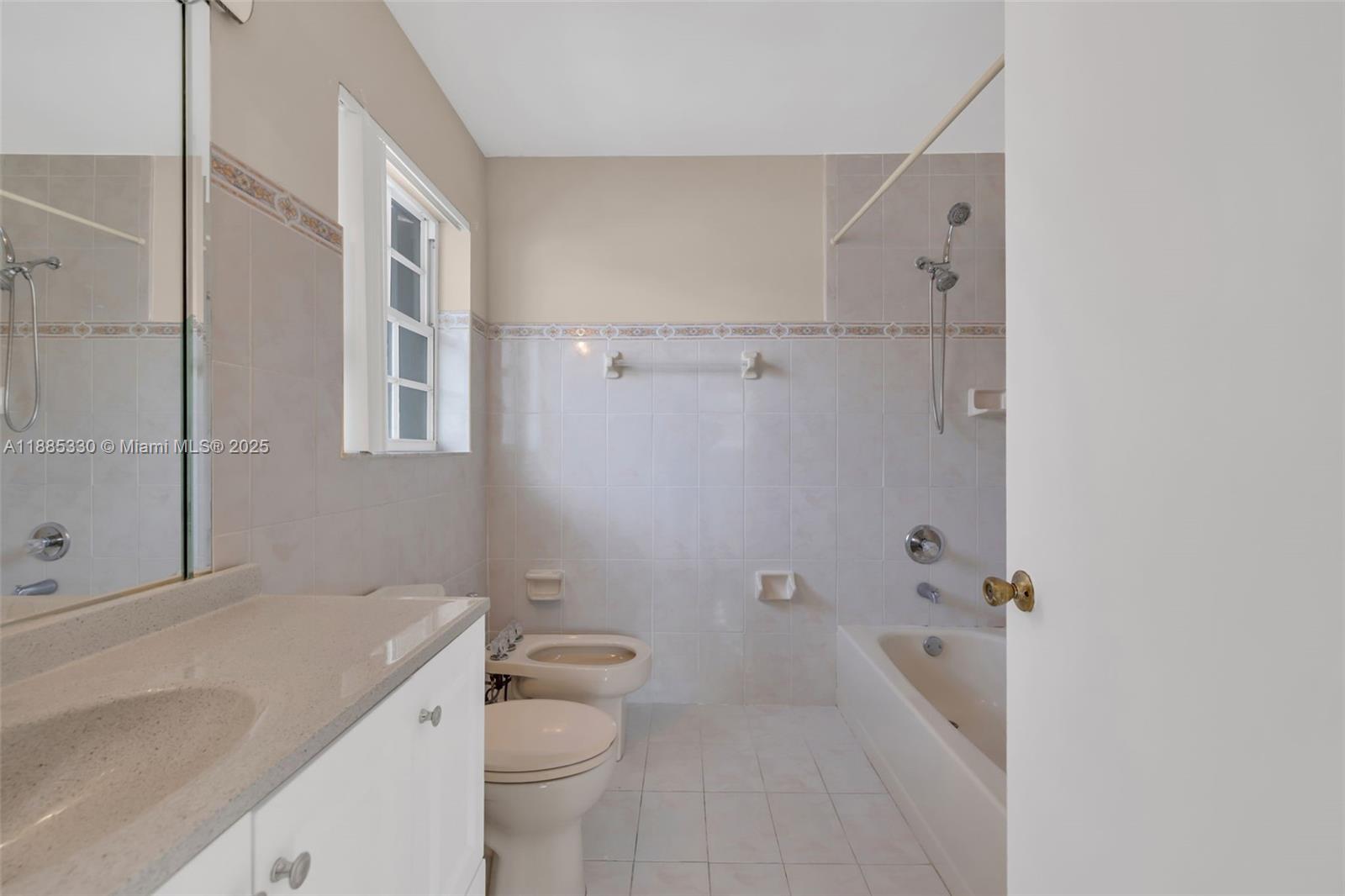 2050 NE 140th St # 1