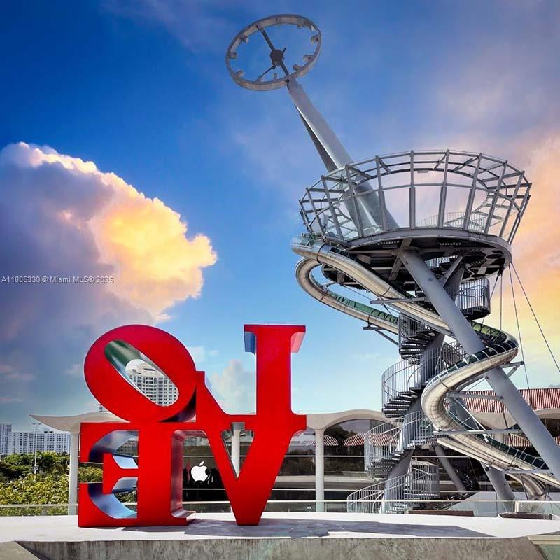 2050 NE 140th St # 1