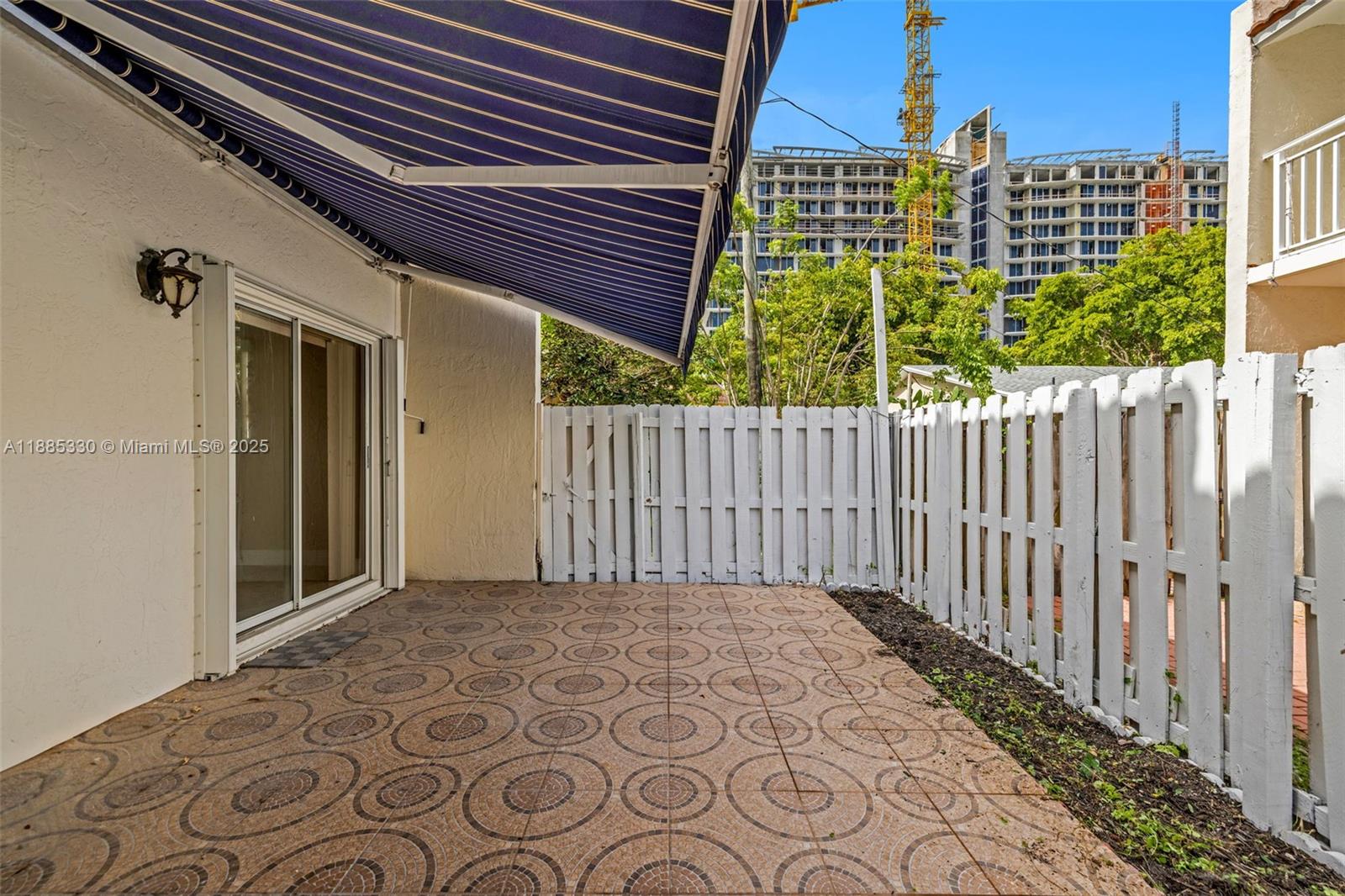 2050 NE 140th St # 1