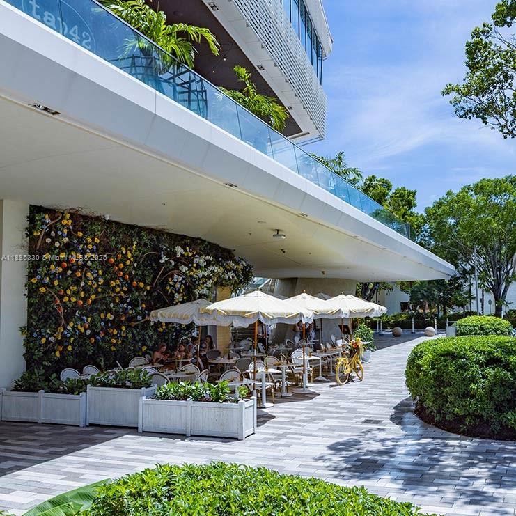 2050 NE 140th St # 1