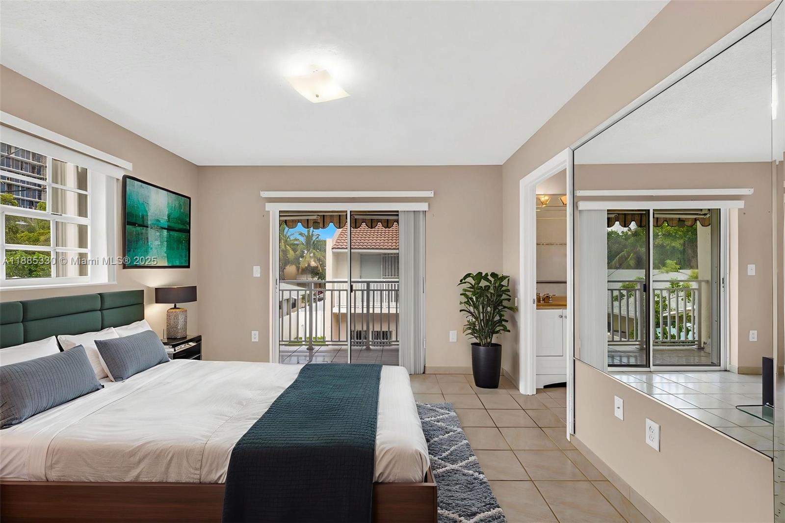 2050 NE 140th St # 1