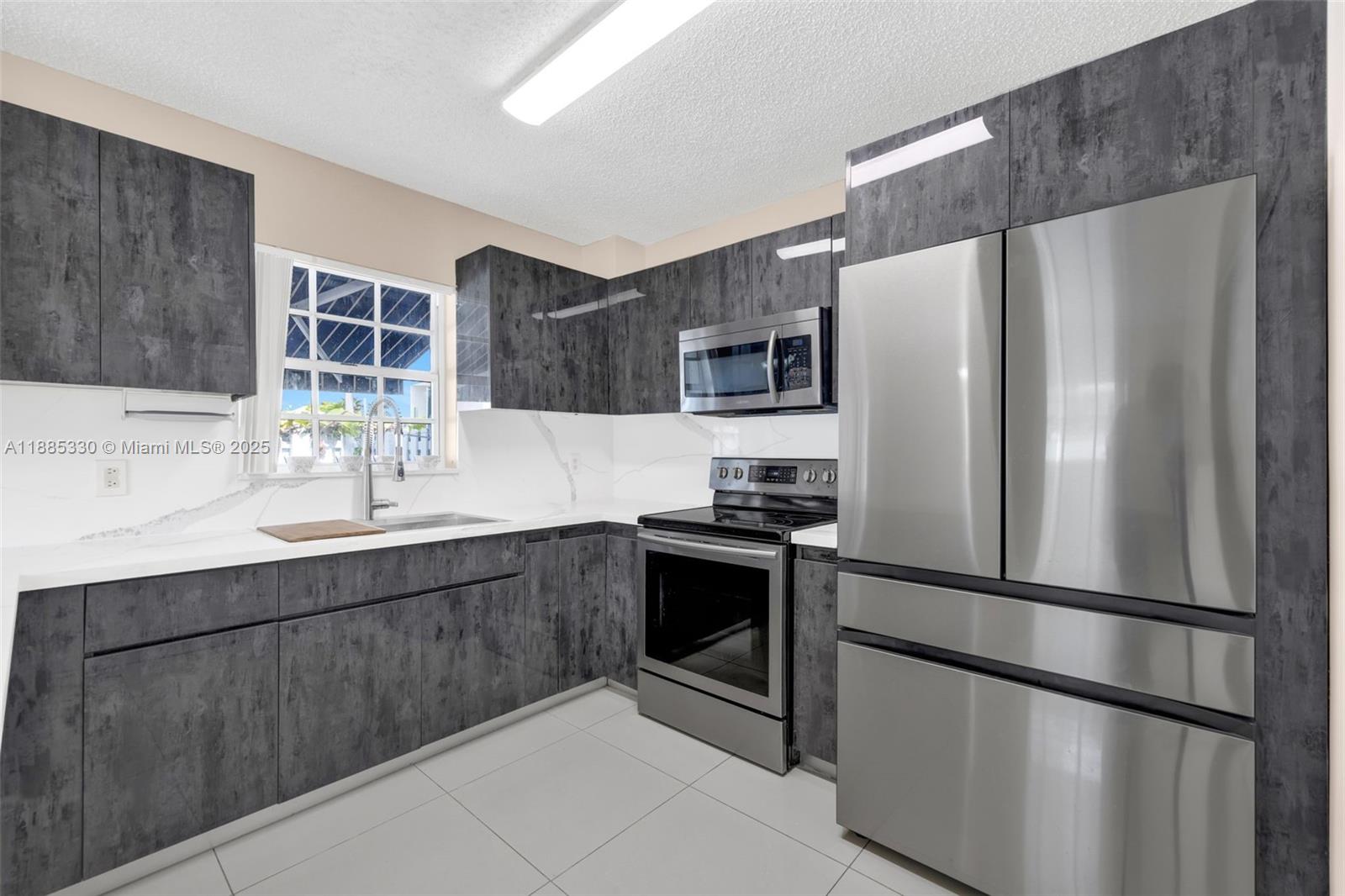 2050 NE 140th St # 1