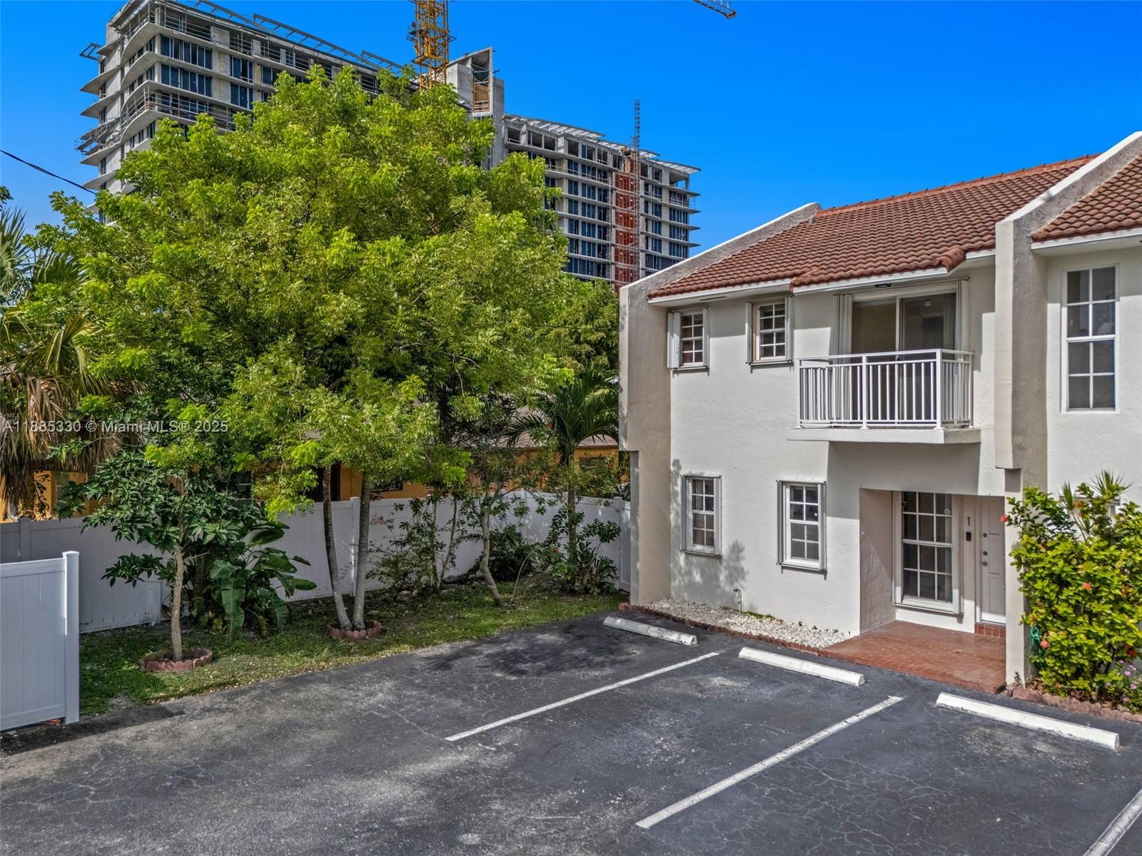 2050 NE 140th St # 1