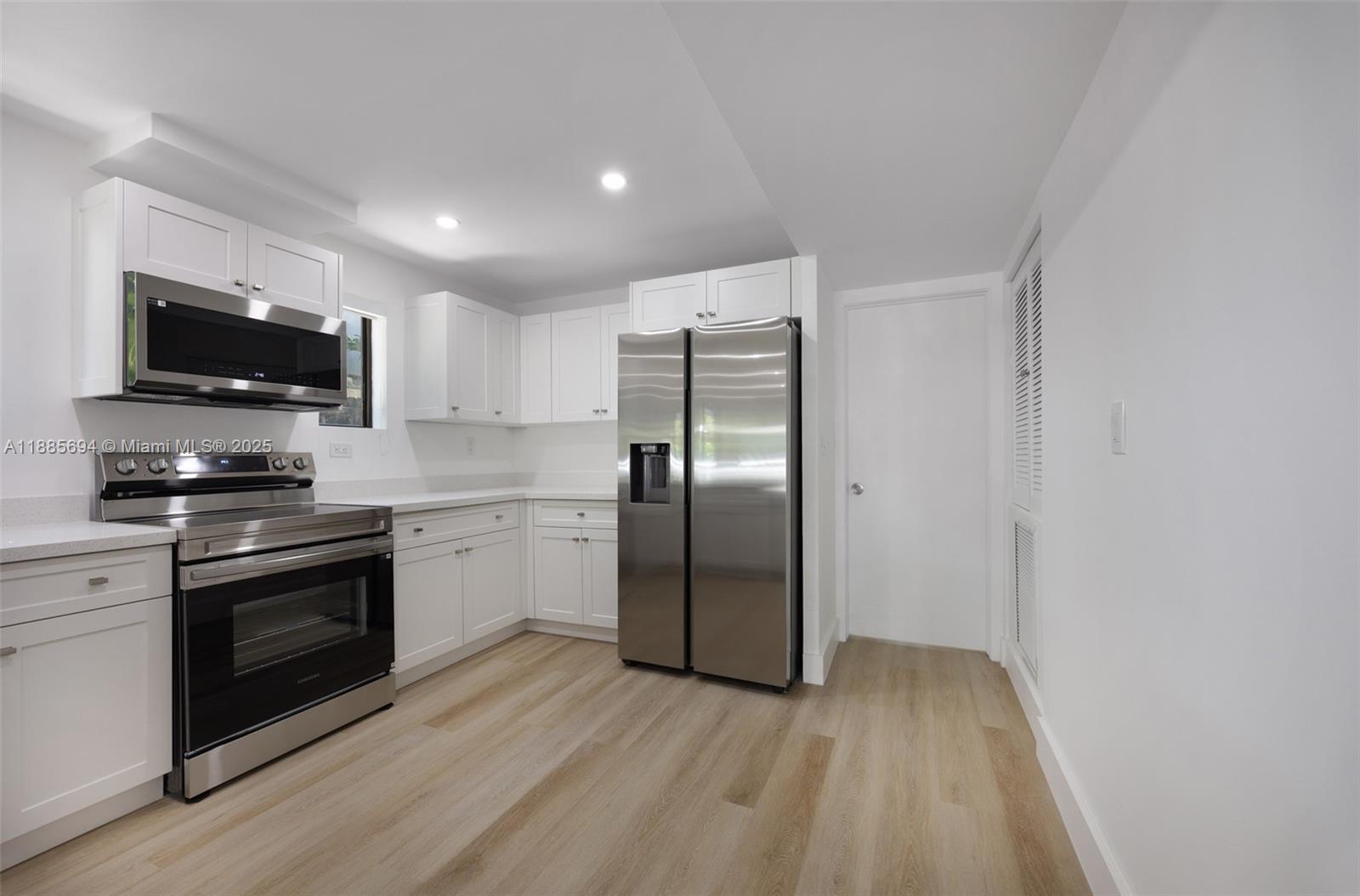 2818 W Trade Ave