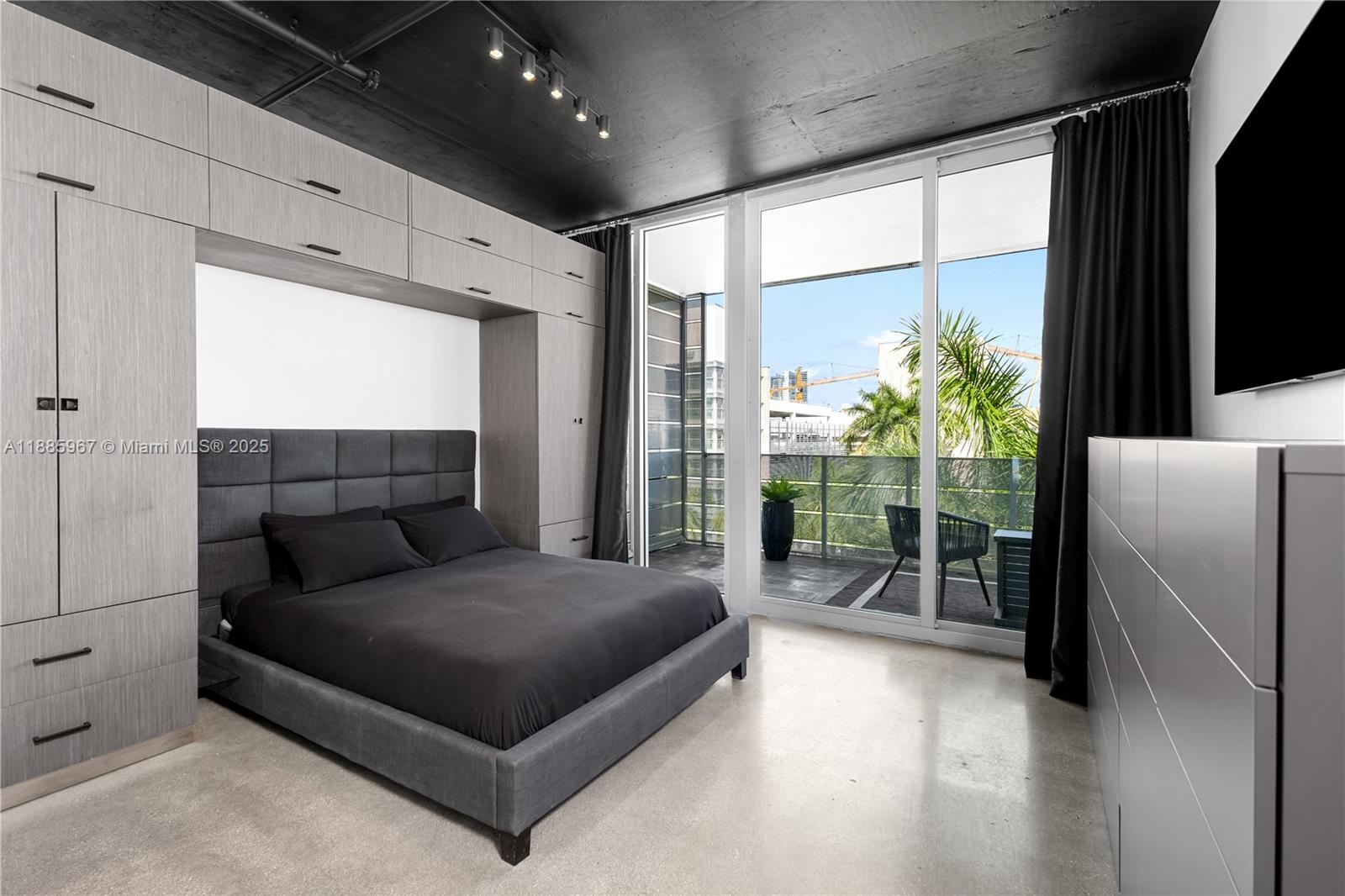 1700 Meridian Ave # 501