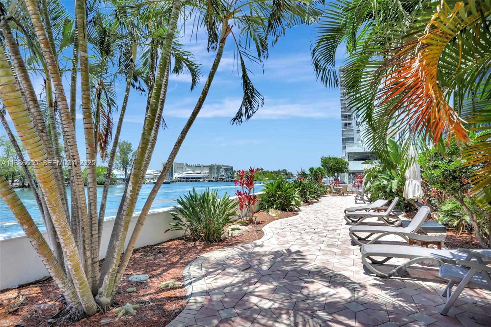 1401 N Riverside Drive 1403