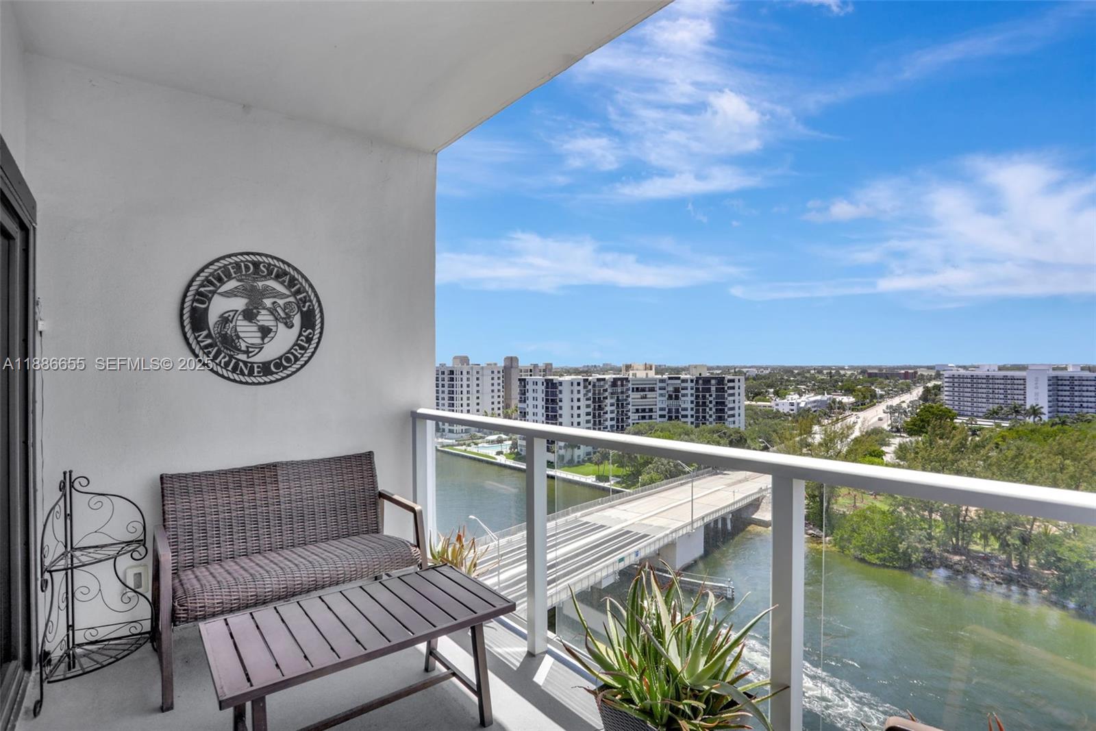 1401 N Riverside Drive 1403