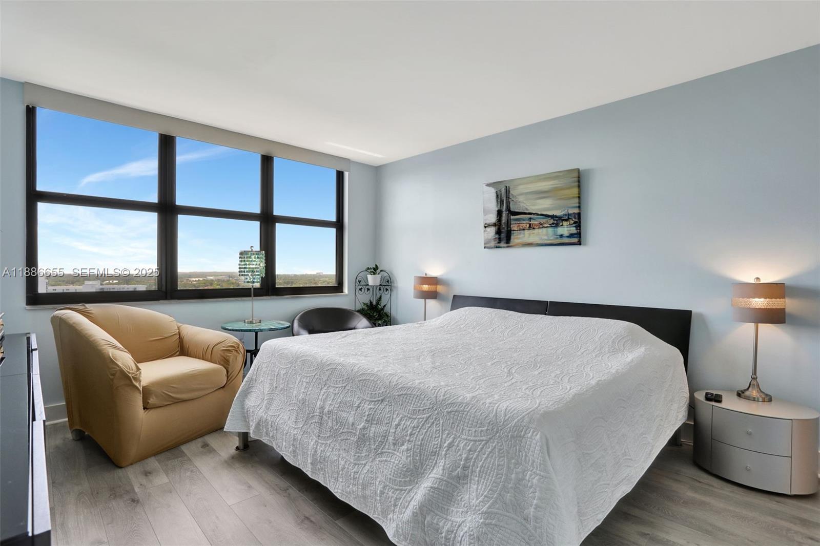 1401 N Riverside Drive 1403