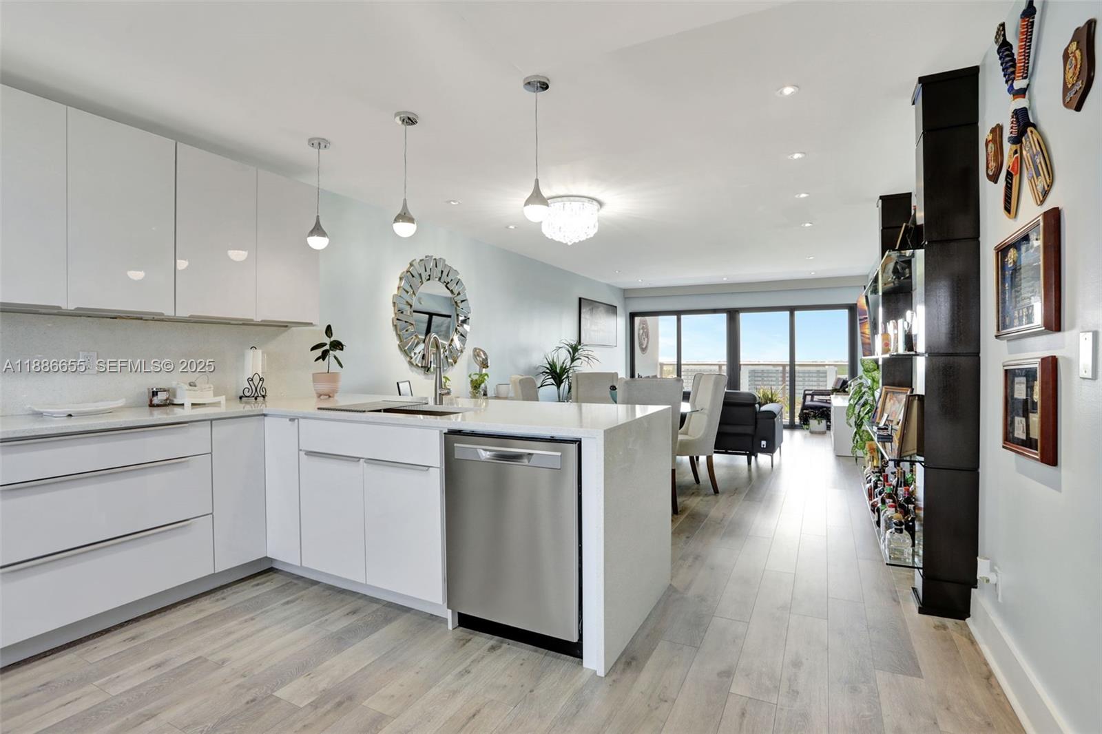 1401 N Riverside Drive 1403