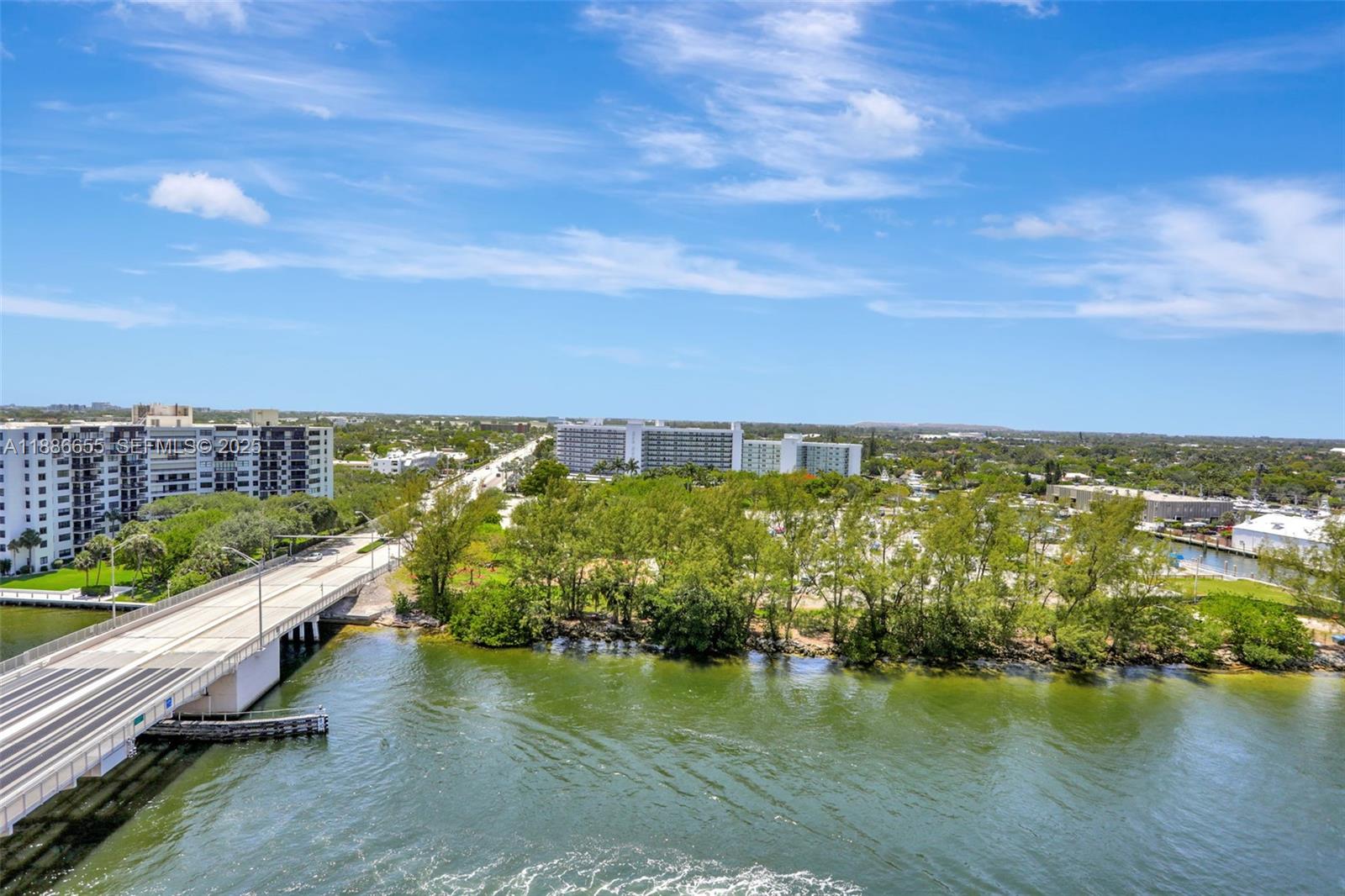 1401 N Riverside Drive 1403
