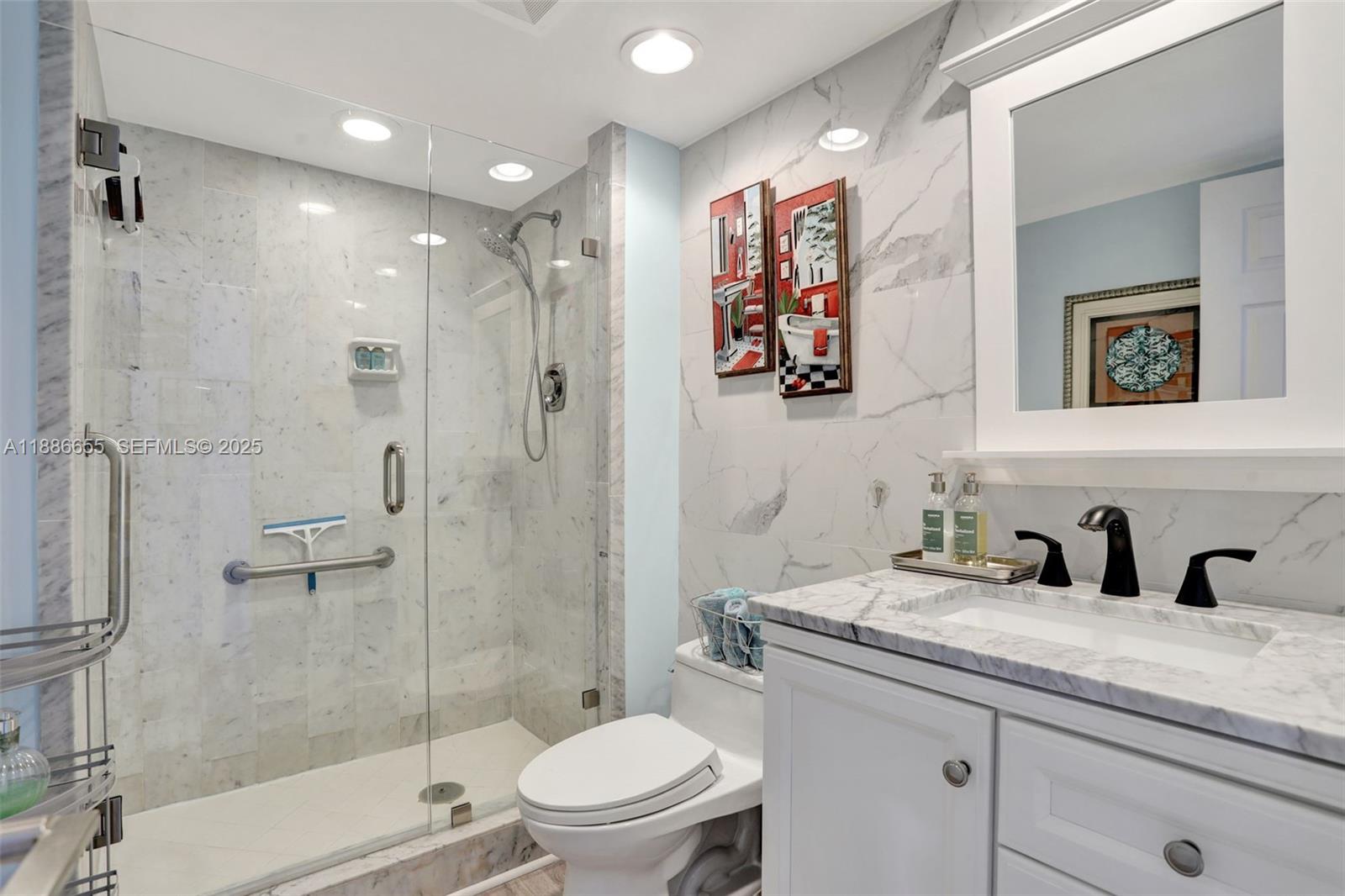 1401 N Riverside Drive 1403