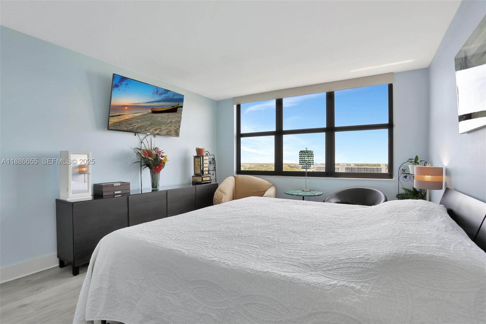 1401 N Riverside Drive 1403