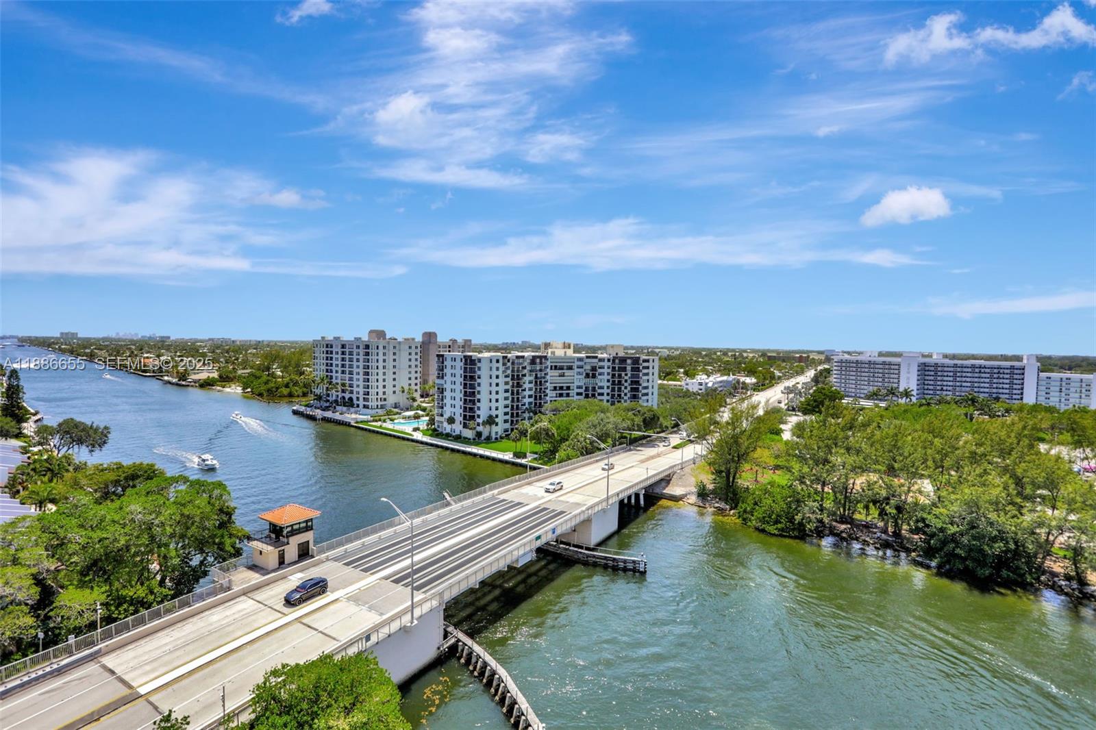 1401 N Riverside Drive 1403