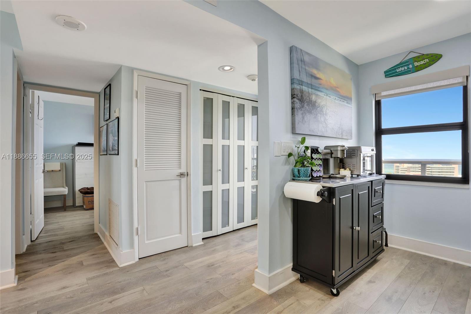 1401 N Riverside Drive 1403