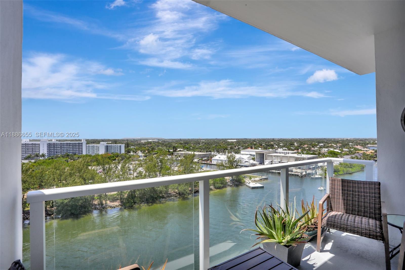 1401 N Riverside Drive 1403