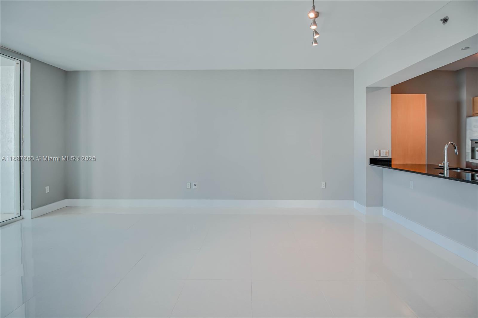 951 Brickell Ave # 1402