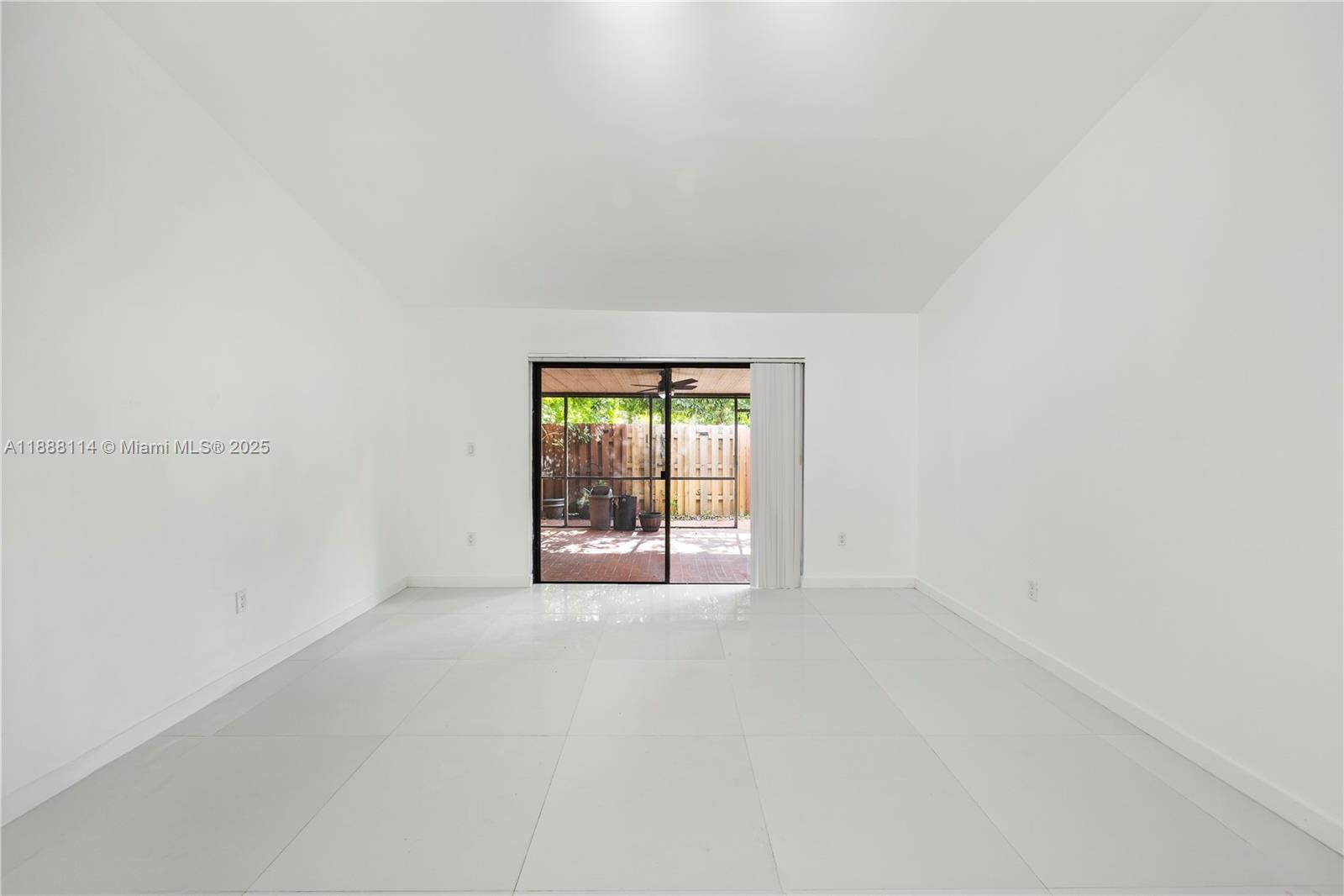 565 NE 199th Ter # 3P