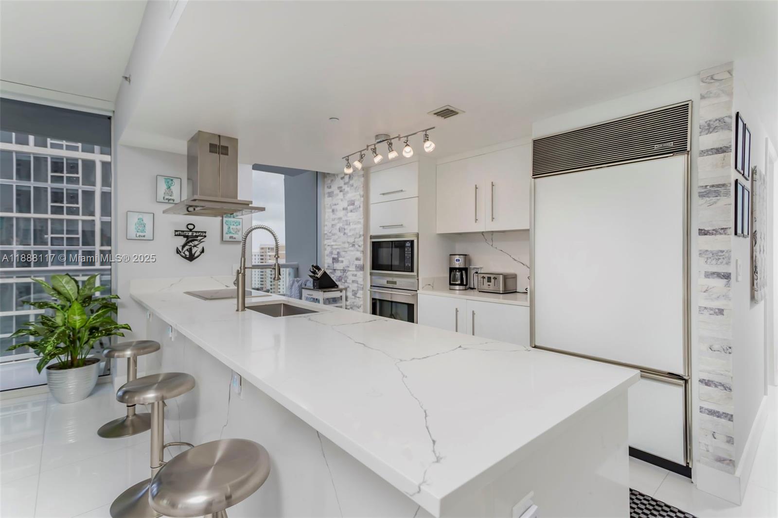 485 Brickell Ave # 2502