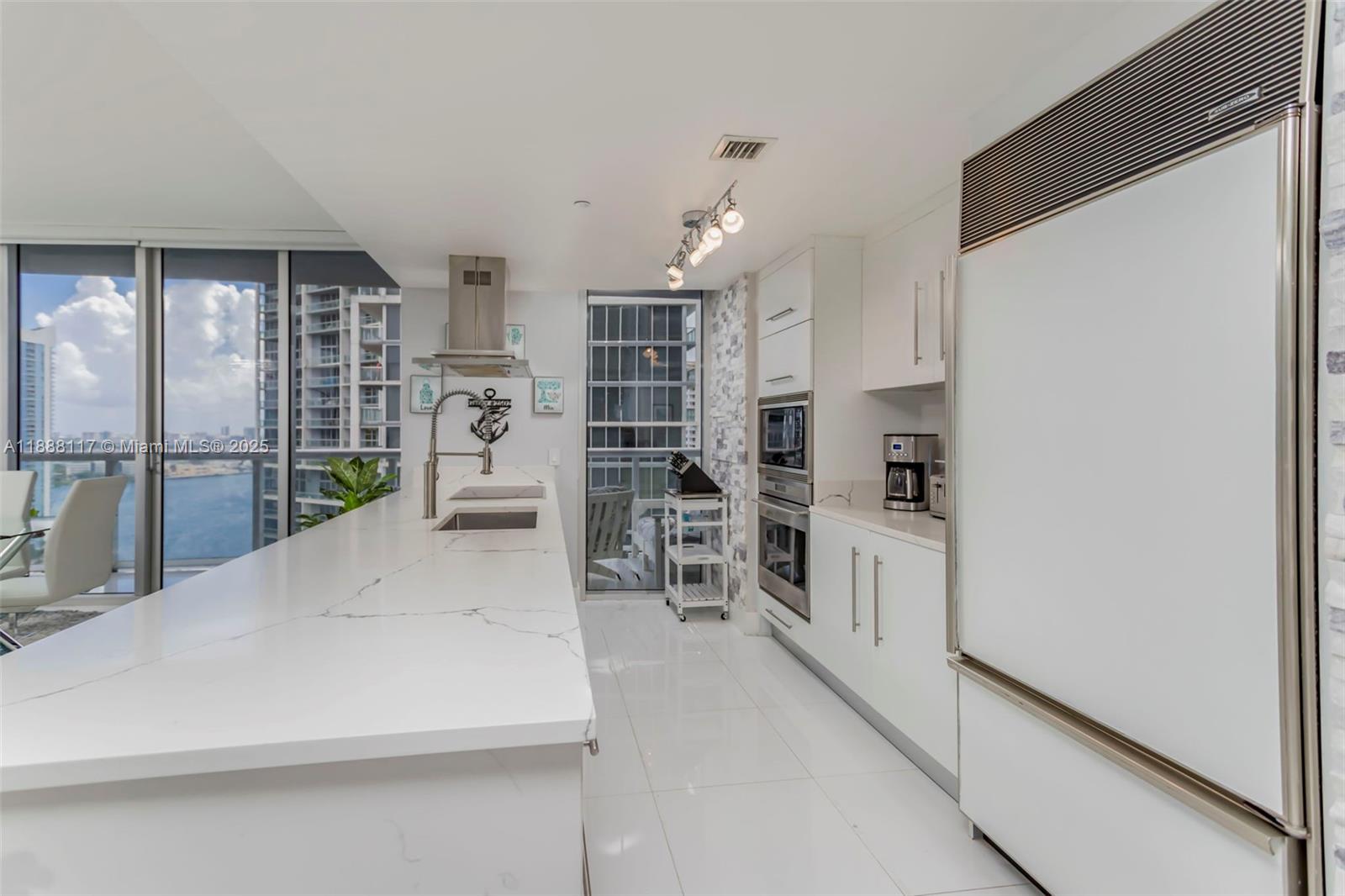 485 Brickell Ave # 2502