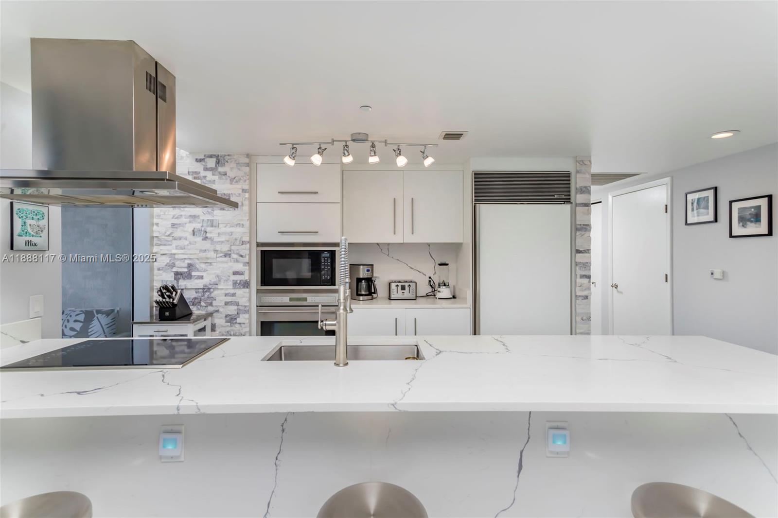 485 Brickell Ave # 2502