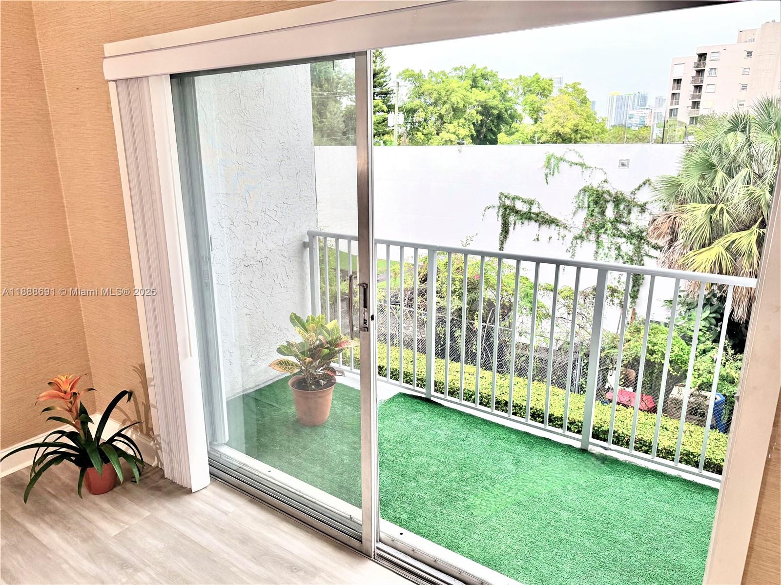 2530 SW 3rd Ave # 206