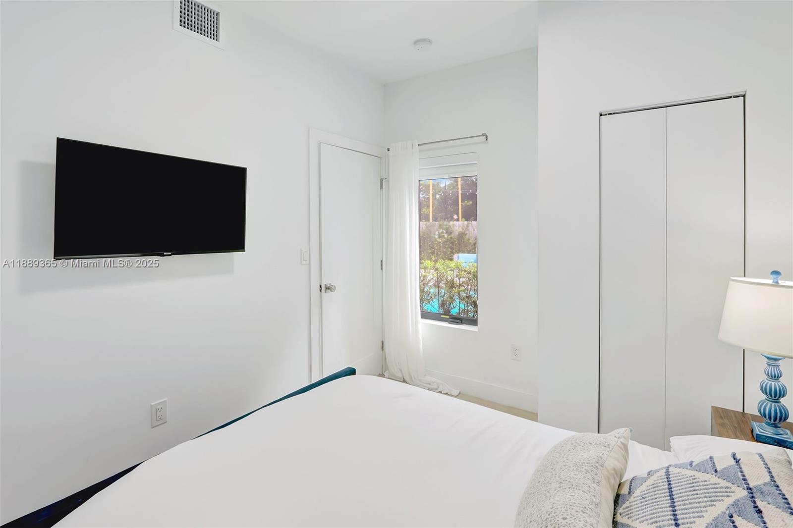 121 NW 41st St