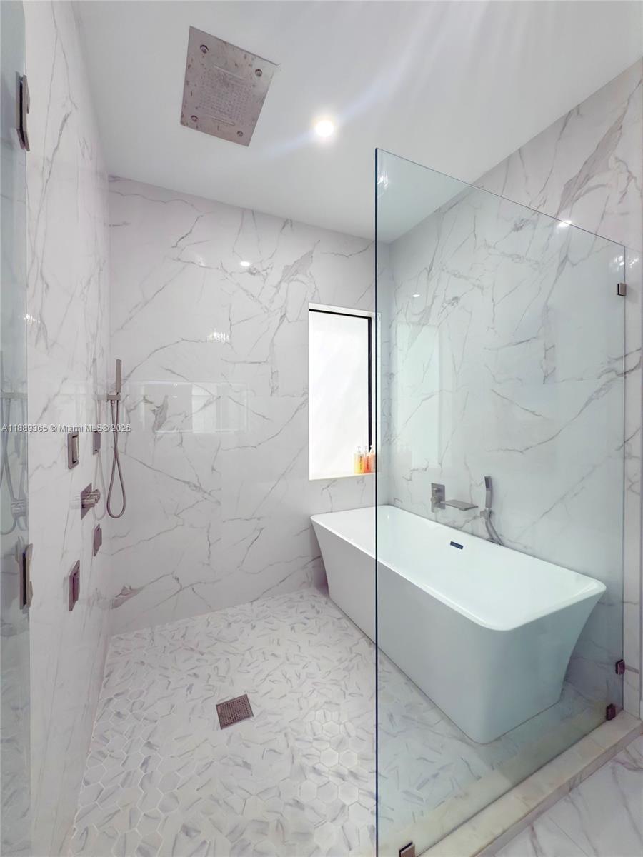 121 NW 41st St