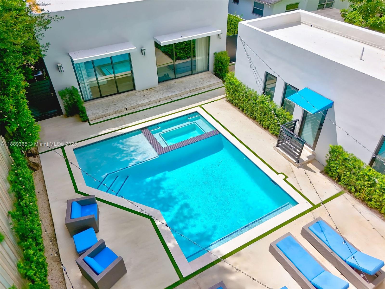 121 NW 41st St
