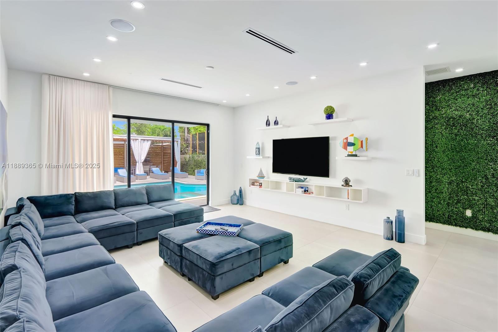 121 NW 41st St