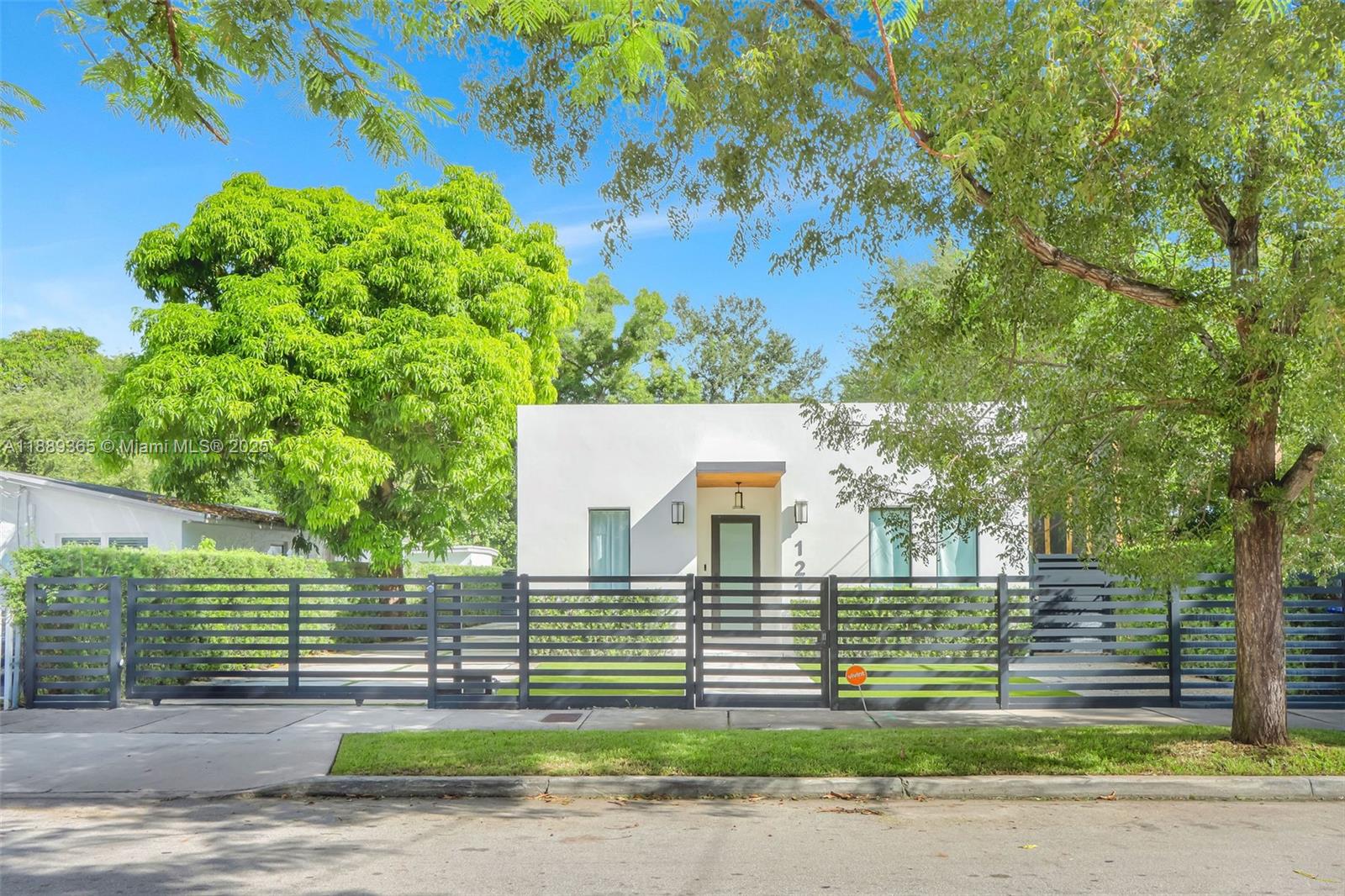 121 NW 41st St