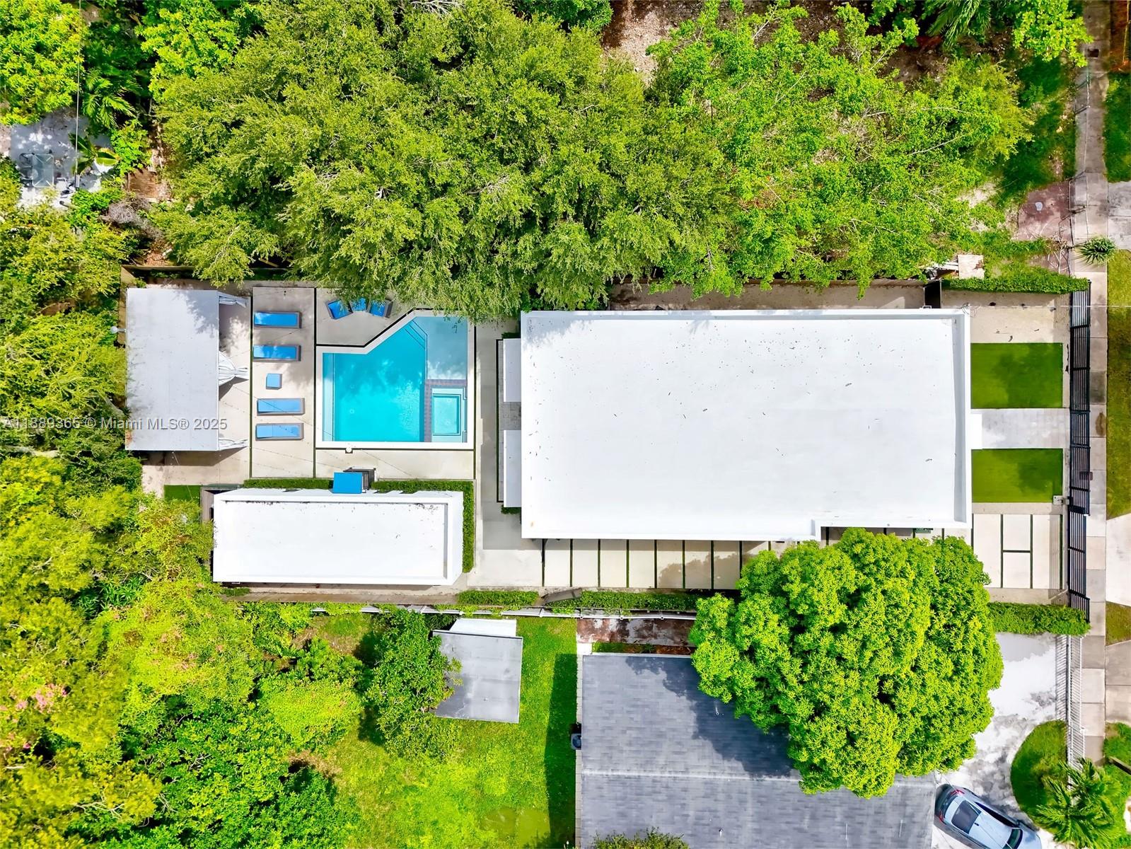 121 NW 41st St