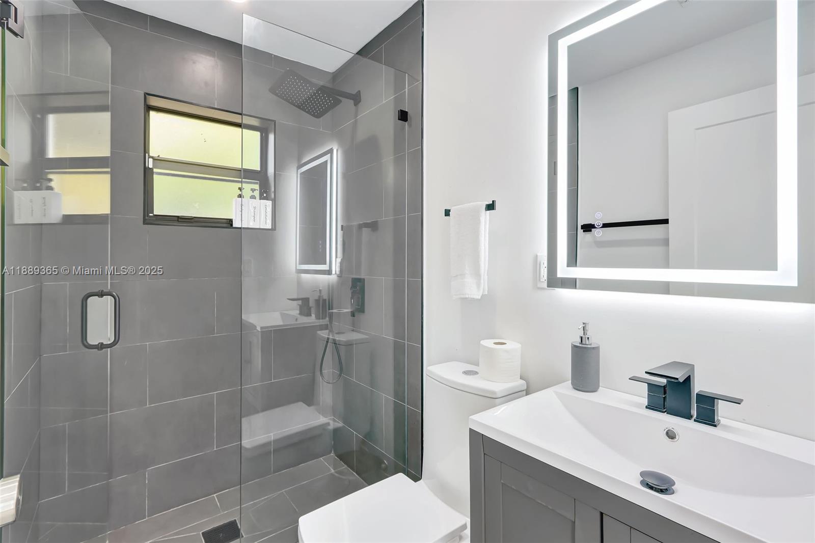 121 NW 41st St