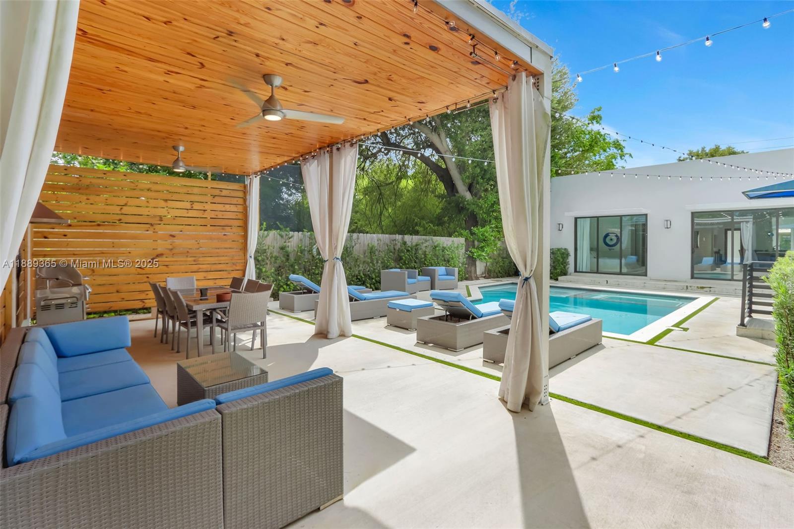 121 NW 41st St