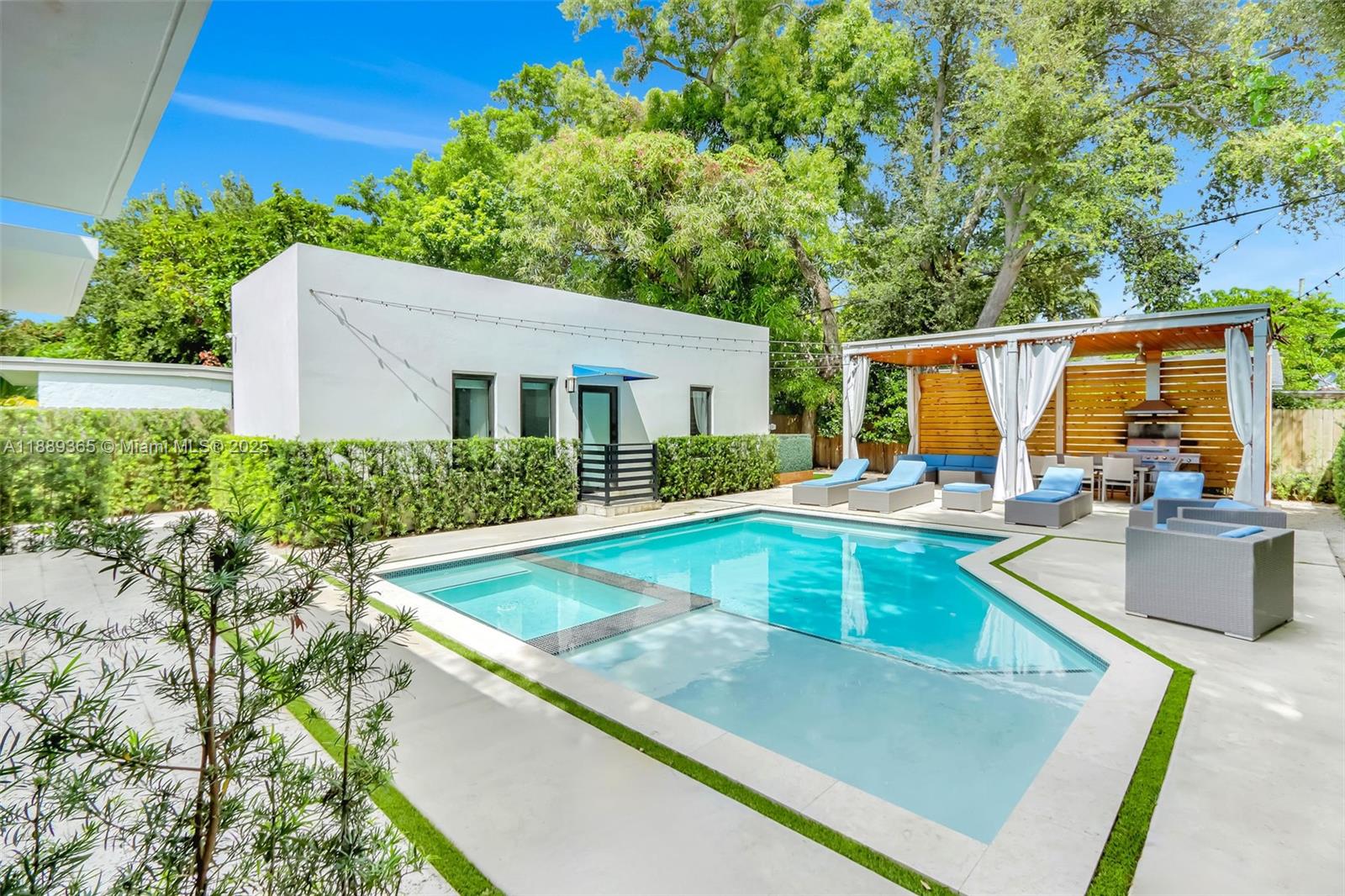 121 NW 41st St