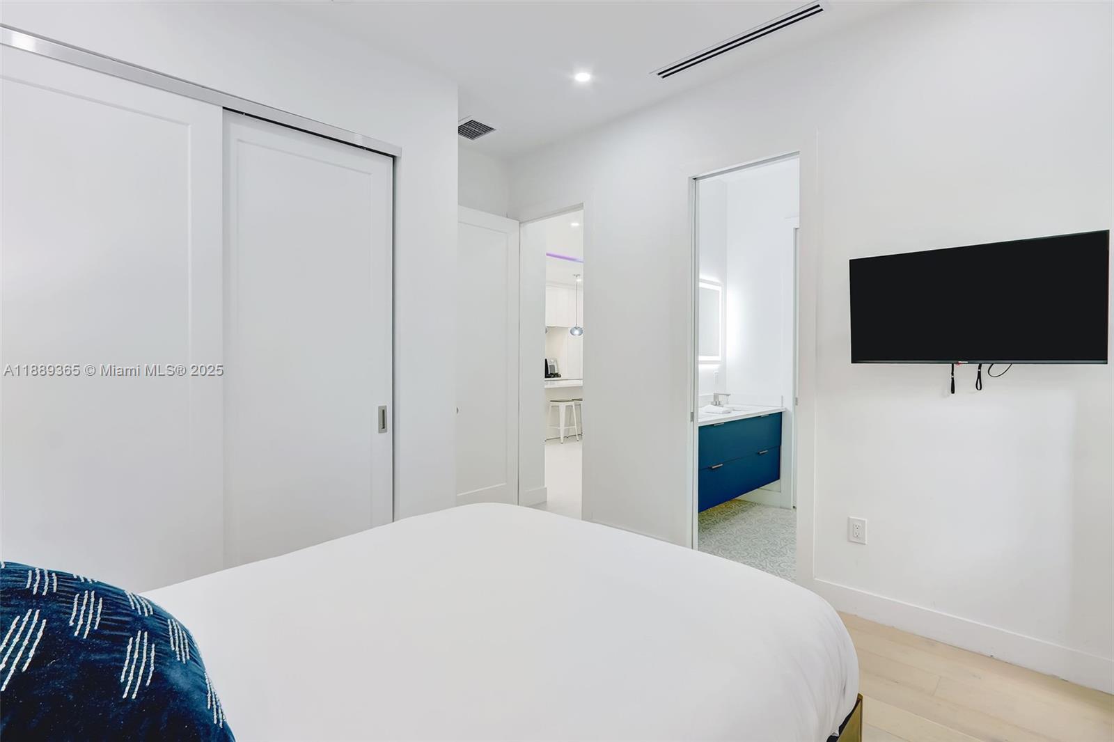 121 NW 41st St
