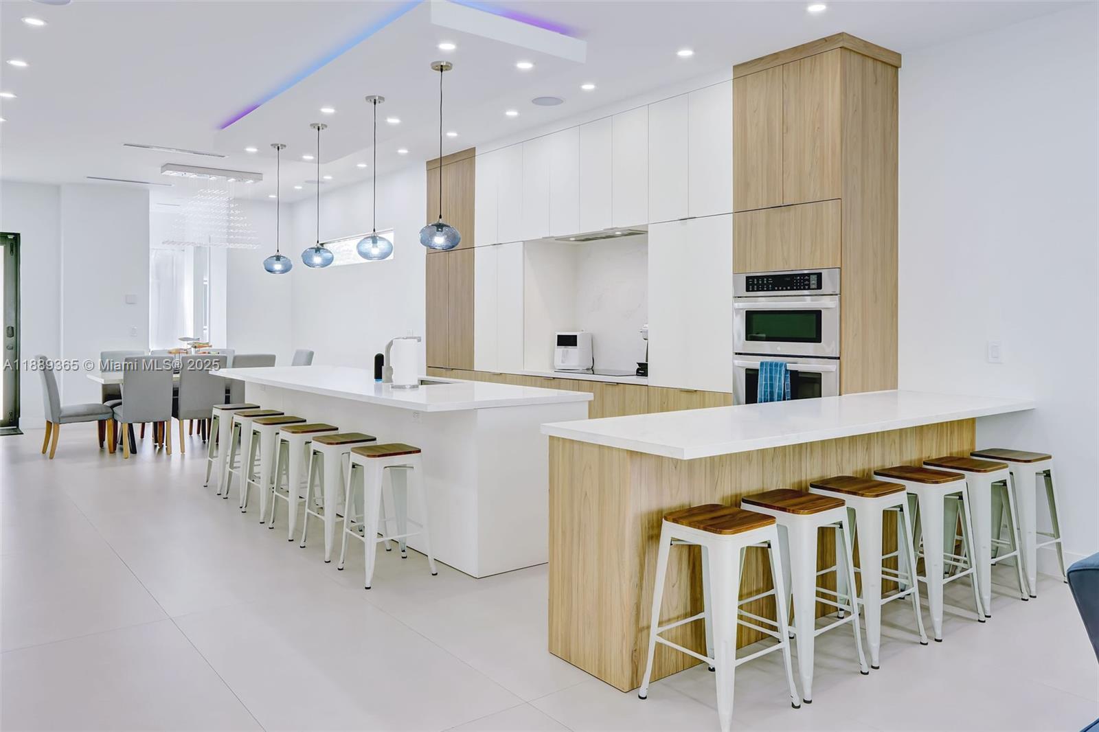 121 NW 41st St