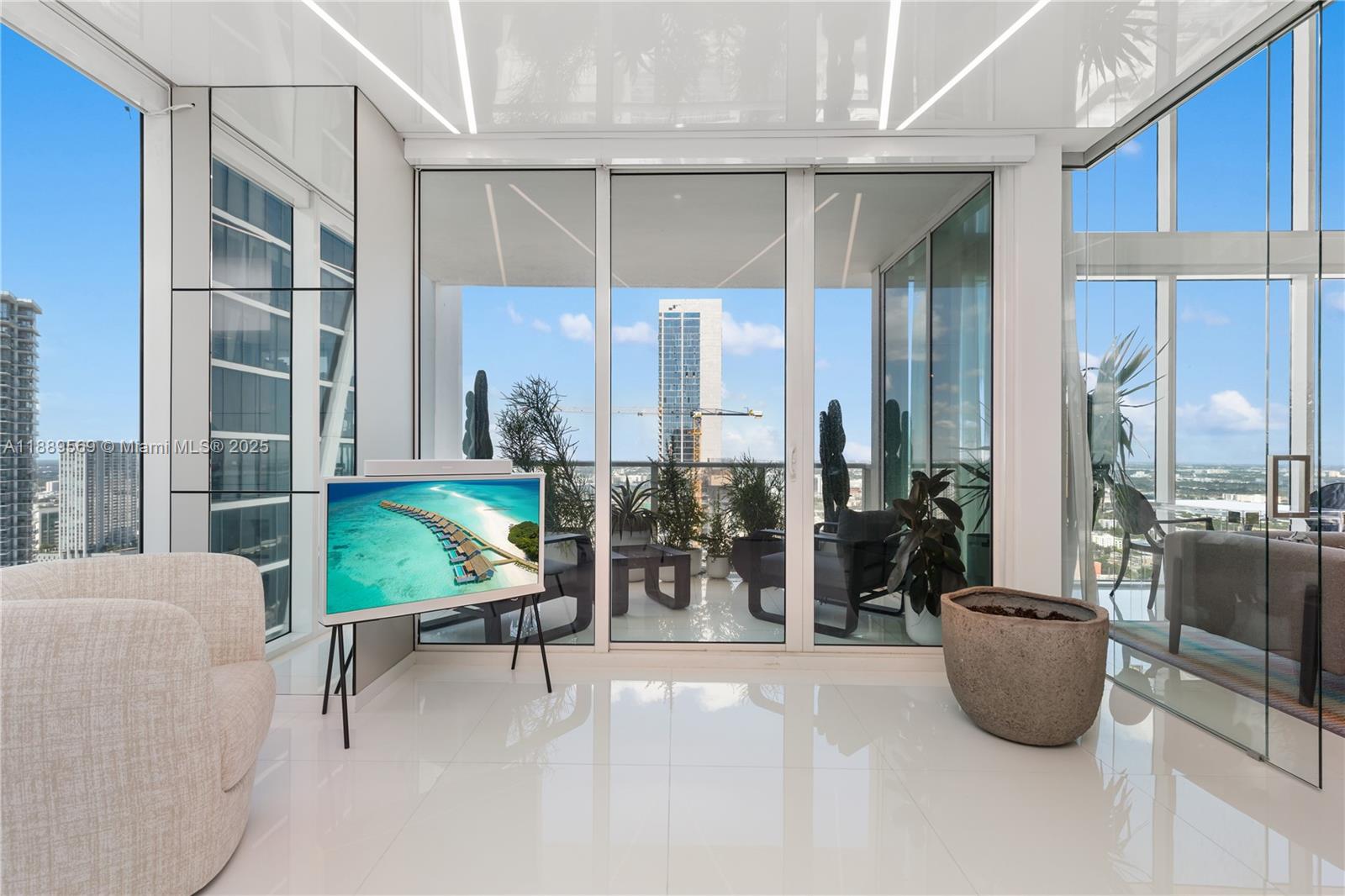 1040 Biscayne Blvd # 4207