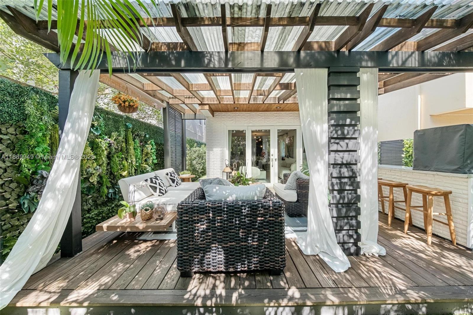 2752 SW 11th St, Miami