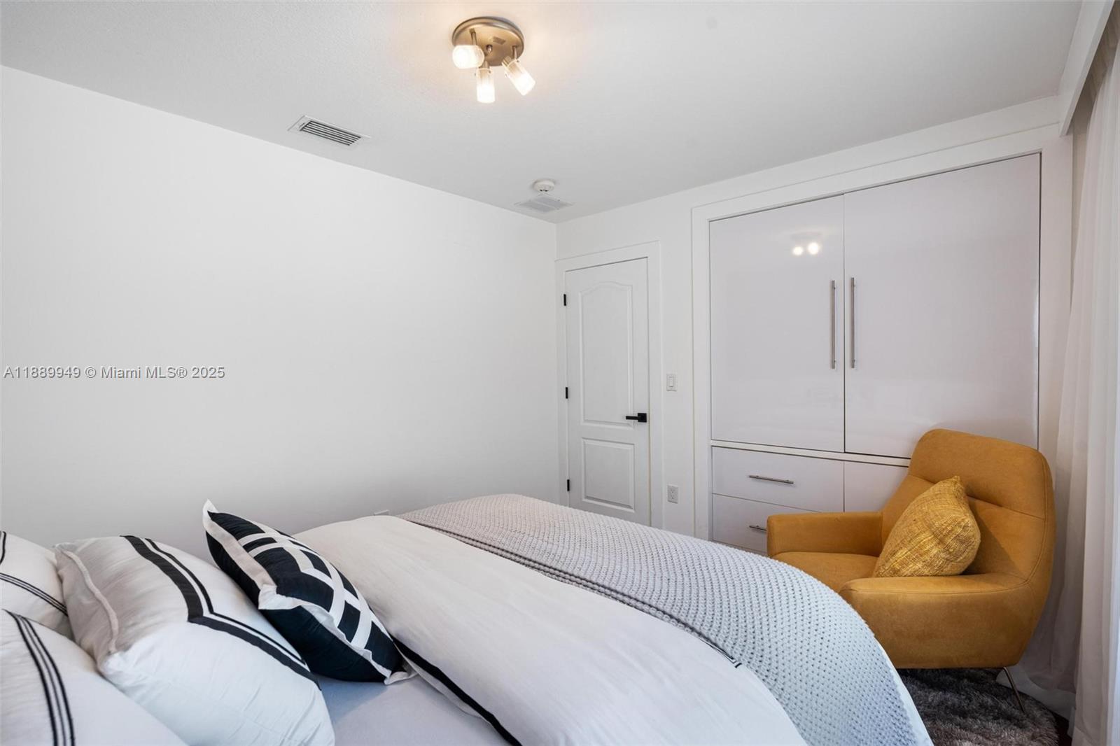 2752 SW 11th St, Miami