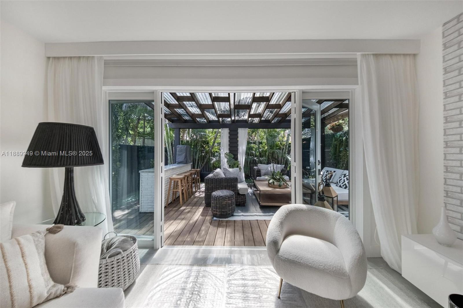 2752 SW 11th St, Miami