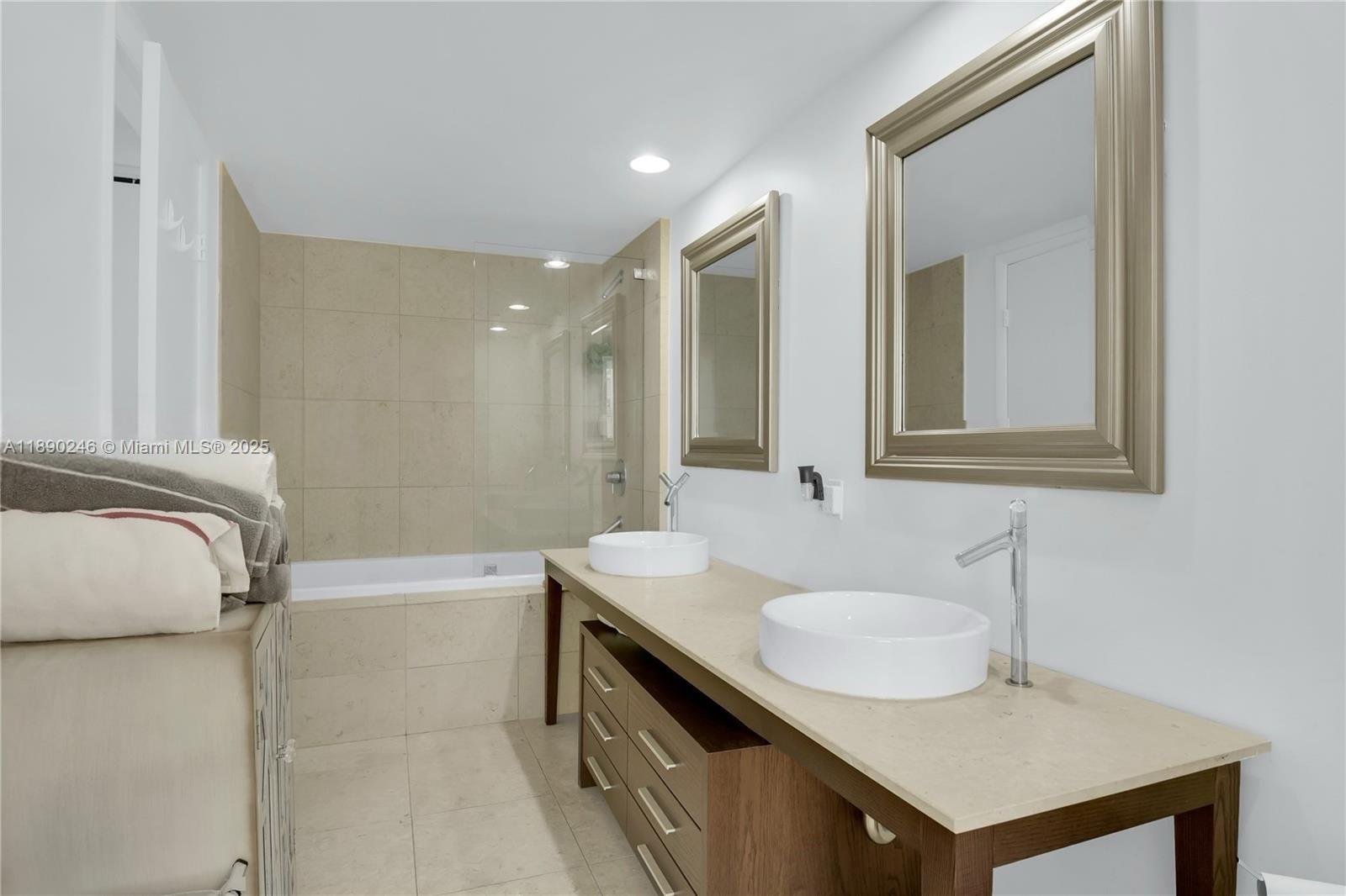 475 Brickell Ave # 4711