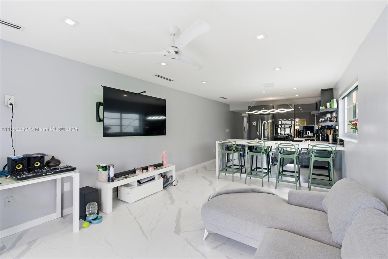 1428 Euclid Ave # 207, Miami Beach Unit: 207