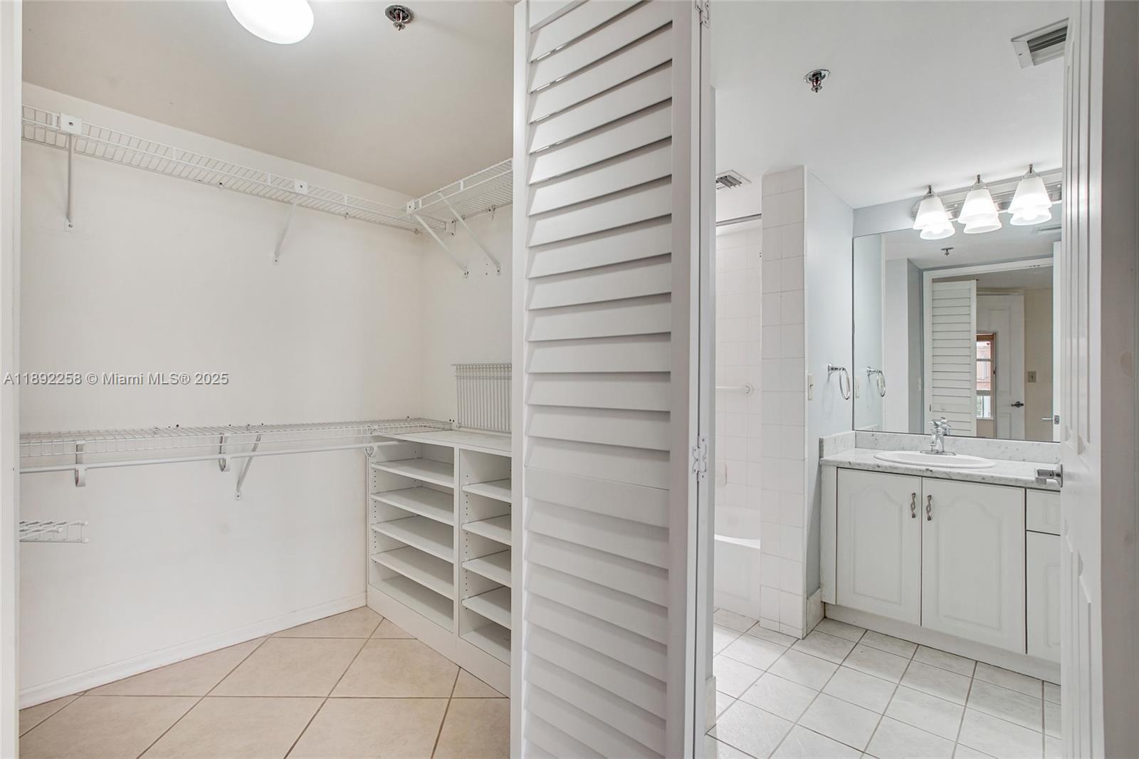 2351 Douglas Rd # 604