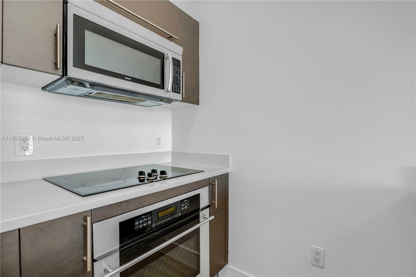 55 SE 6th St # 4100