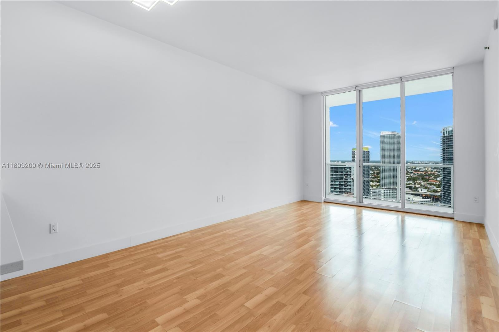 55 SE 6th St # 4100